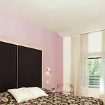 Hambros - 4*